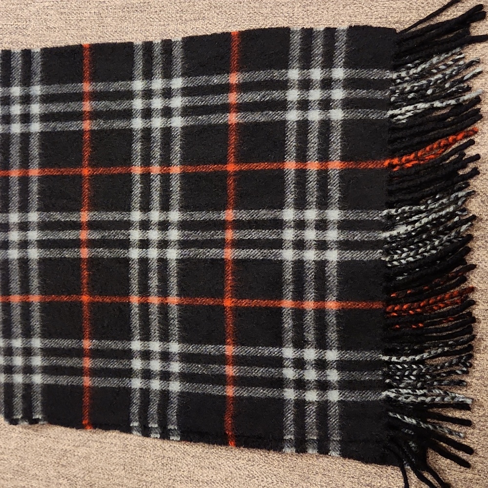 BURBERRY AUTHENTIC VINTAGE CASHMERE NOVA CHECK SCARF - Picture 2 of 6